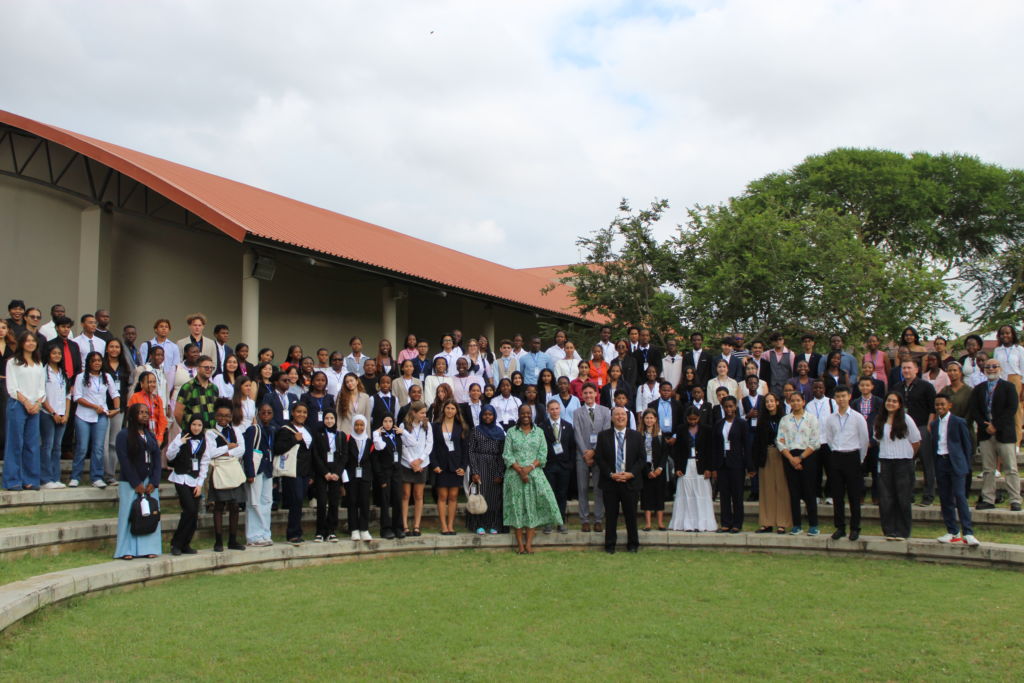 18 élèves de la LFIGE, de la 4ème à la Terminale, ont participé au MaMUN X (Model United Nations), qui s'est tenu à, l'École Américaine de Mozambique (AISM).